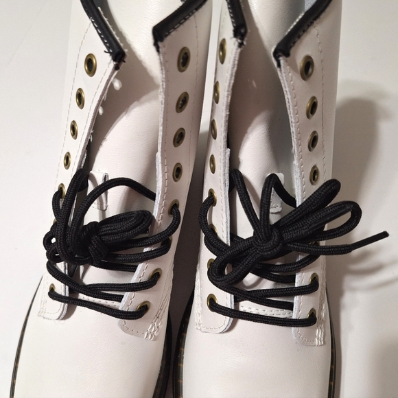 💎NWOB Dr. Martens "Zavala" White Combat Boots - Picture 5 of 14